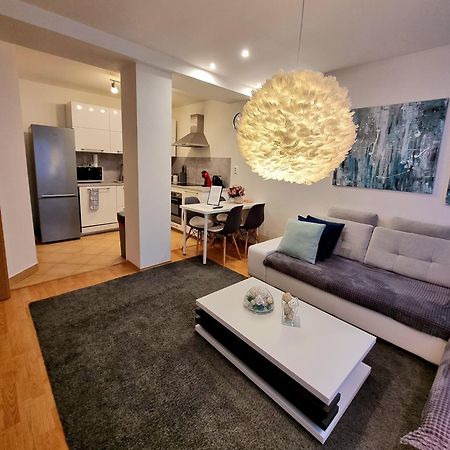 Apartment Banska - City Centre & Private Parking Μπάνσκα Μπίστριτσα Εξωτερικό φωτογραφία
