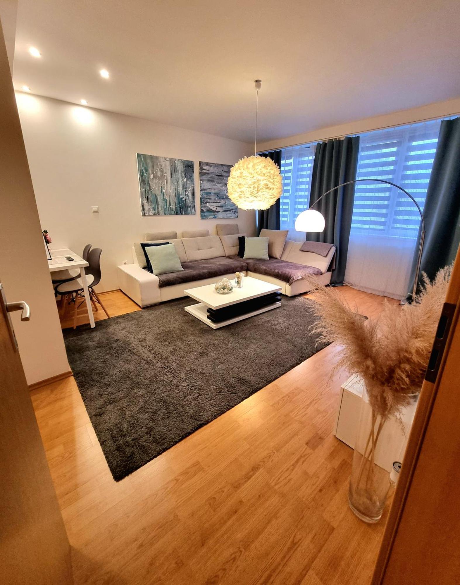 Apartment Banska - City Centre & Private Parking Μπάνσκα Μπίστριτσα Εξωτερικό φωτογραφία